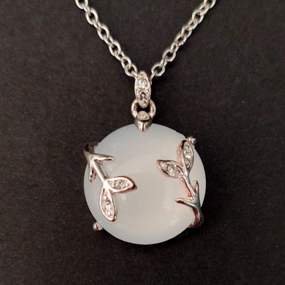 Avon NRT Moonstone pendant necklace with cz accent - Picture 5 of 11